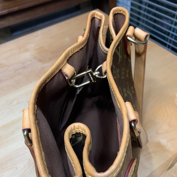 Louis Vuitton Batignolles Vertical - Picture 8 of 16